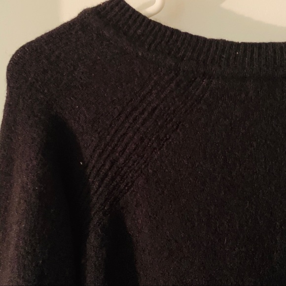 J Crew V-Neck Sweater in yarn - Picture 4 of 5